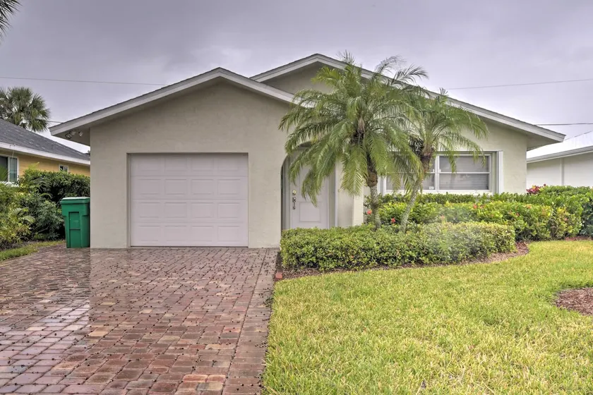 Spacious Naples Home < 1 Mi to Vanderbilt Beach! - Image 1