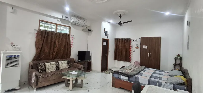 Spacious studio in udaipur - Image 1
