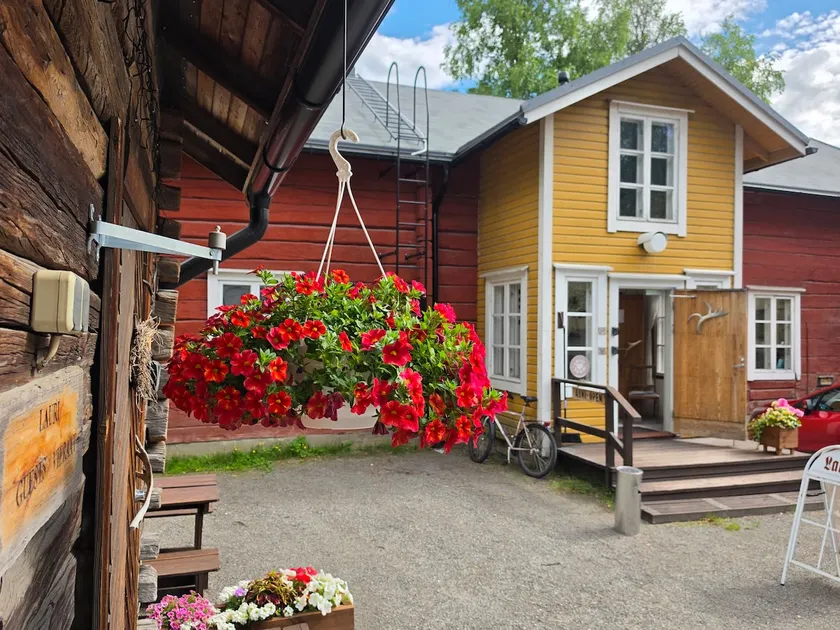 LAURI Historical Log House Manor - Image 1