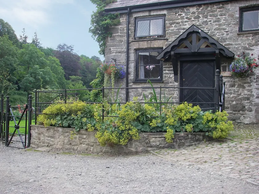 Gamekeepers Cottage - Hw7729 - Image 1