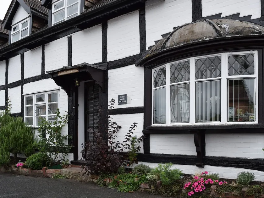 Three Batch Cottages - Image 1