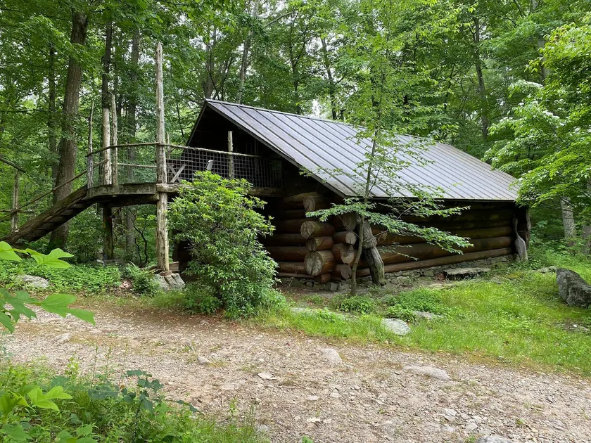 Sticks and Stones Farm - the Tulip Log Cabin - Image 1