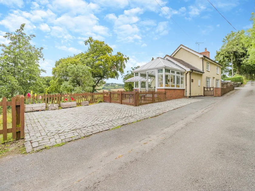 Mavis Cottage - Image 1