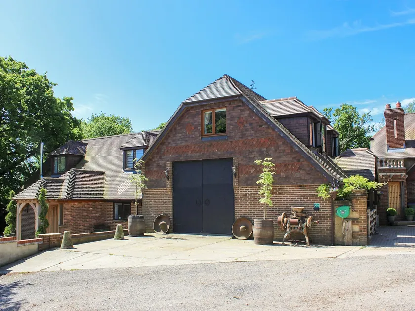 Coombe Wood Coach House - Image 1