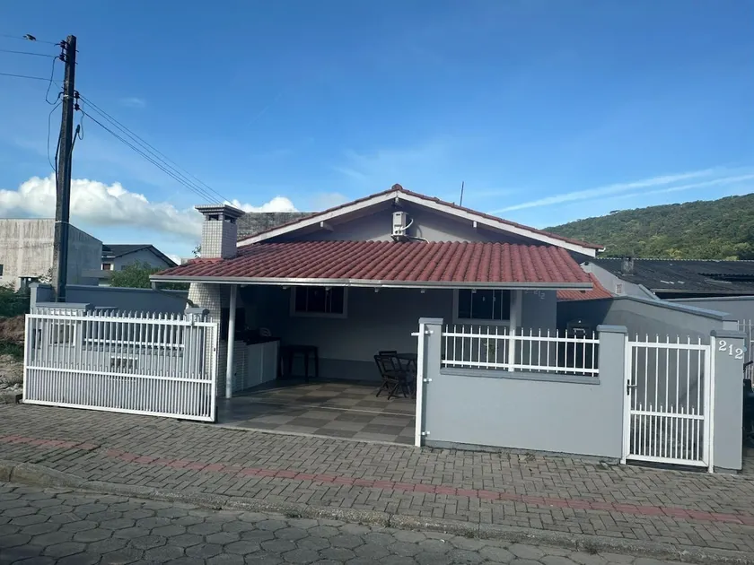 House for 8 people in Bombinhas, Zimbros Neighborhood. - Image 1