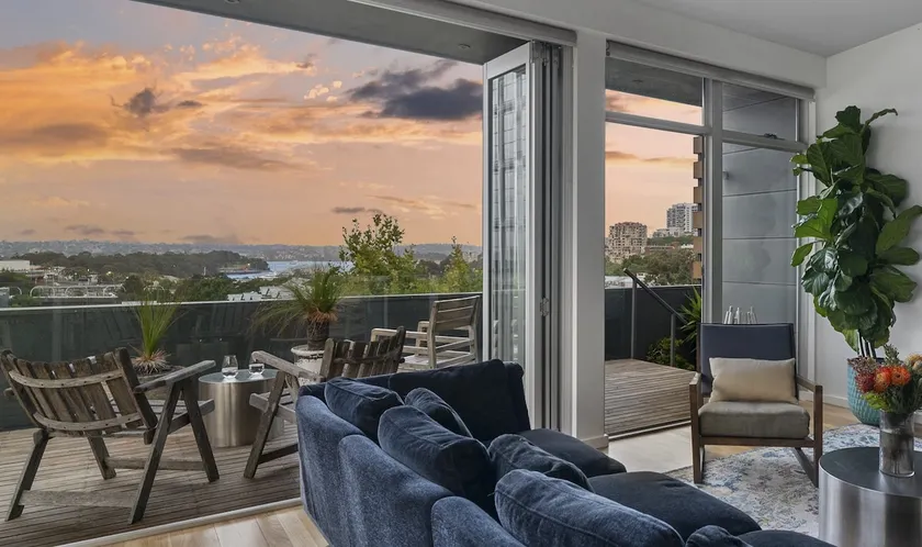 Sydney City Penthouse, vast City & Harbor Views - Image 1