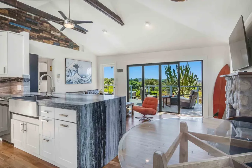 Ocean View Gem Close to Beaches with Own Jacuzzi - Image 1