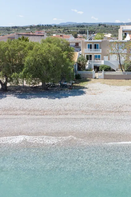 Beachfront House for 6 | Large Terrace & Sea Views - Image 1