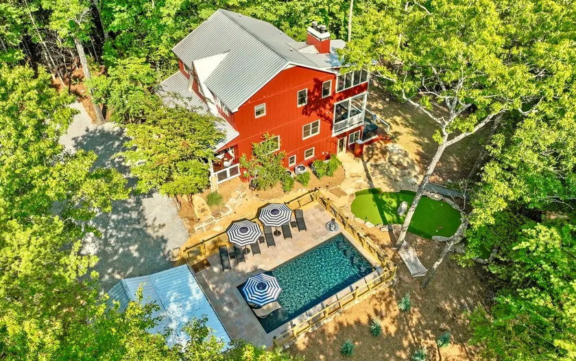Blue Ridge Manor · 6 Suites · Pool, Sauna & Dog OK - Image 1