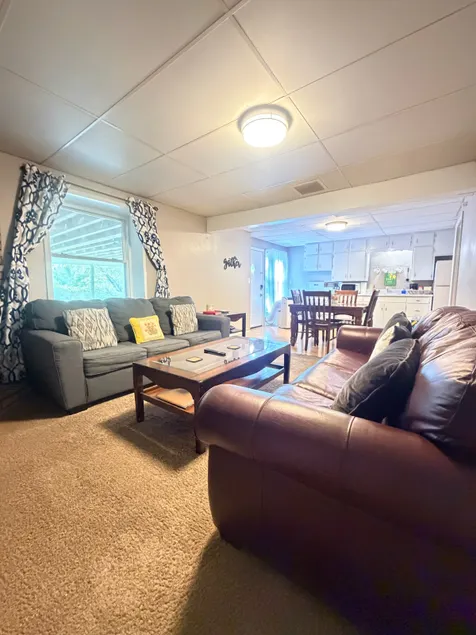 Comfy Basement Apartment -King Bed/Kitchen/Laundry - Image 1