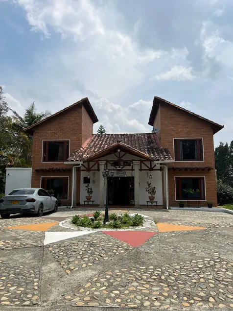 Cozy country house near the airport - Image 1