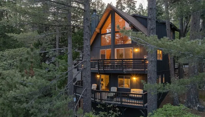 A-frame modern cabin, tree top lake view fireplace - Image 1