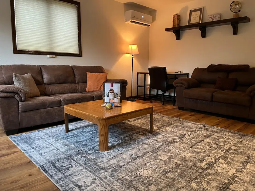 Cozy Cabin Condo by the Mountain, 5mins to skiing! - Image 1