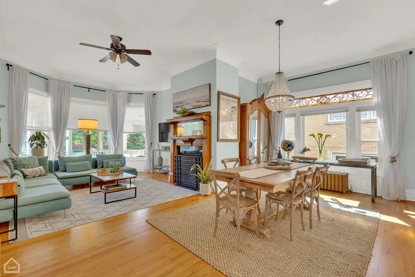Modern+Spacious W/King Bed, Walk to Town-Park Free - Image 1