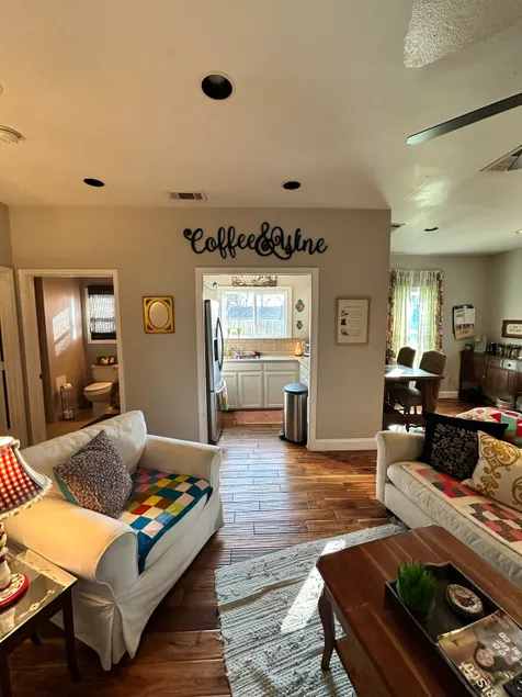 Charming Historic Carriage House Frisco, TX - Image 1