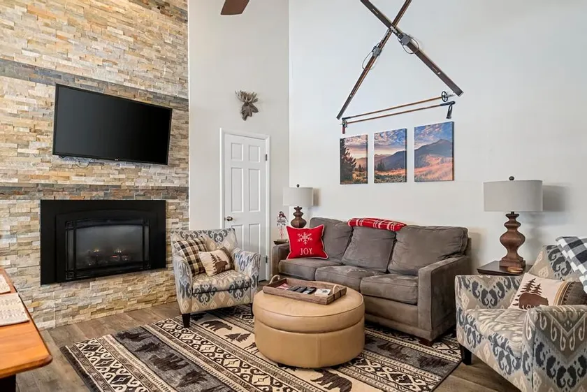 HillTop! Sleeps 10: Walk to SkiLift - Image 1
