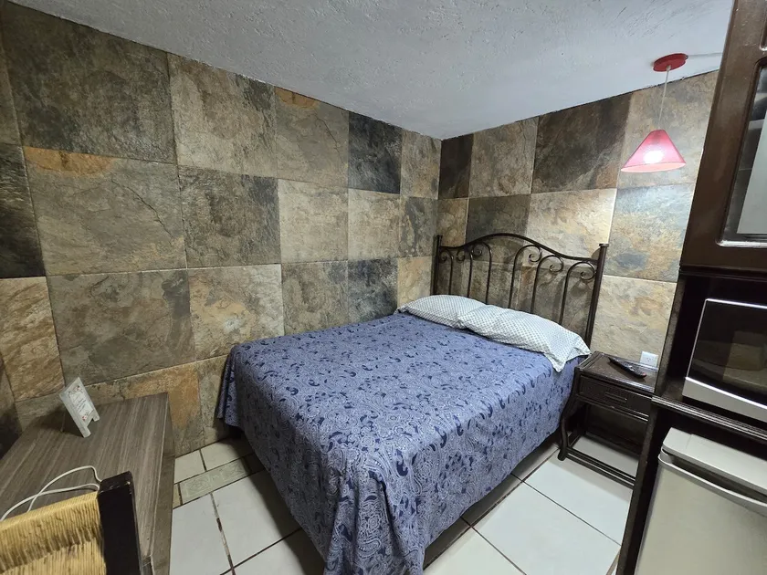 Comfortable room with a kitchenette and nice finishes - Image 1