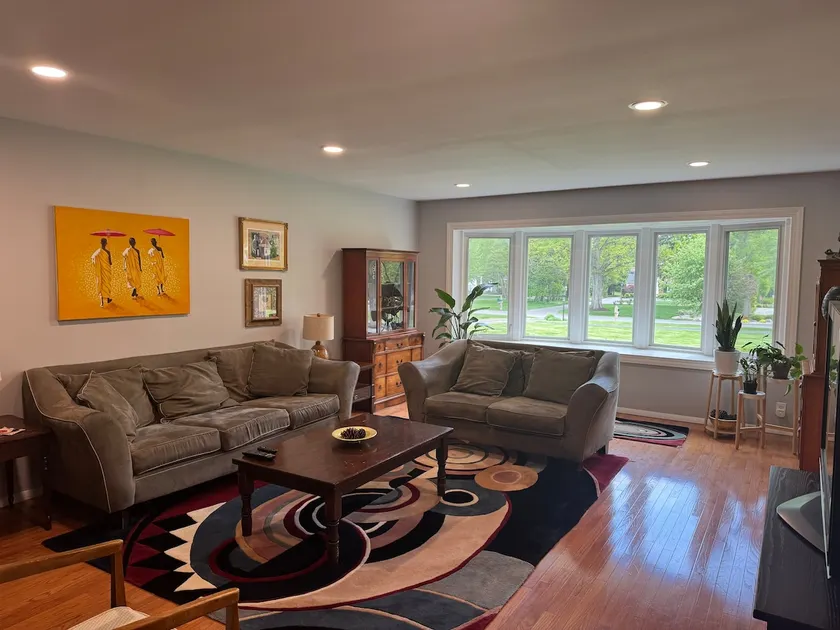 Large House Rental in Historic Area - Image 1