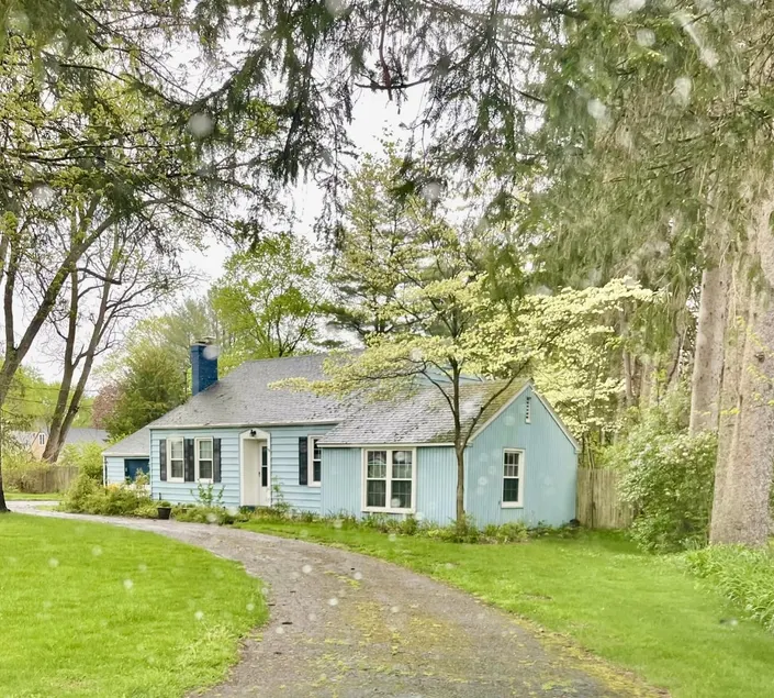 Welcome to the Blue Cottage in Claverack NY - Image 1