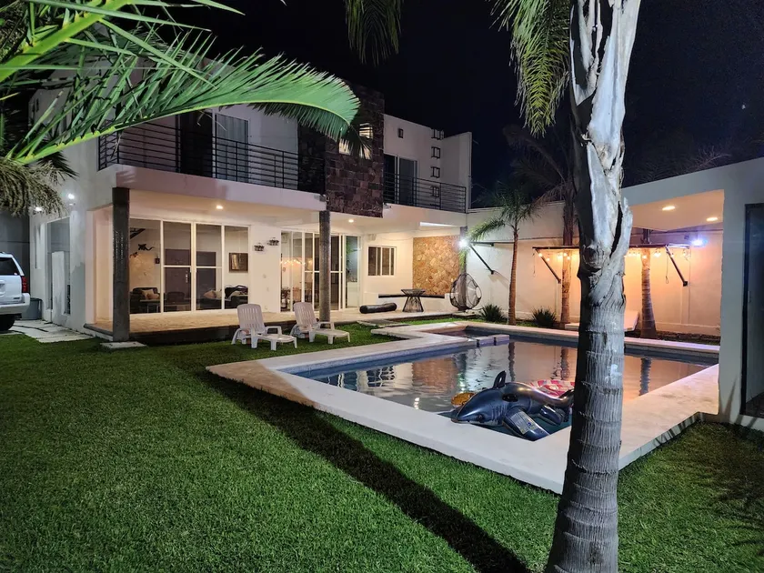 Casa Blanca Morelos, Pool, Garden and Grill - Image 1