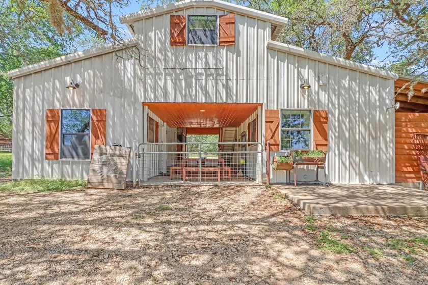 Live Oak Lodge at Wanderin’ Star Farms - Image 1