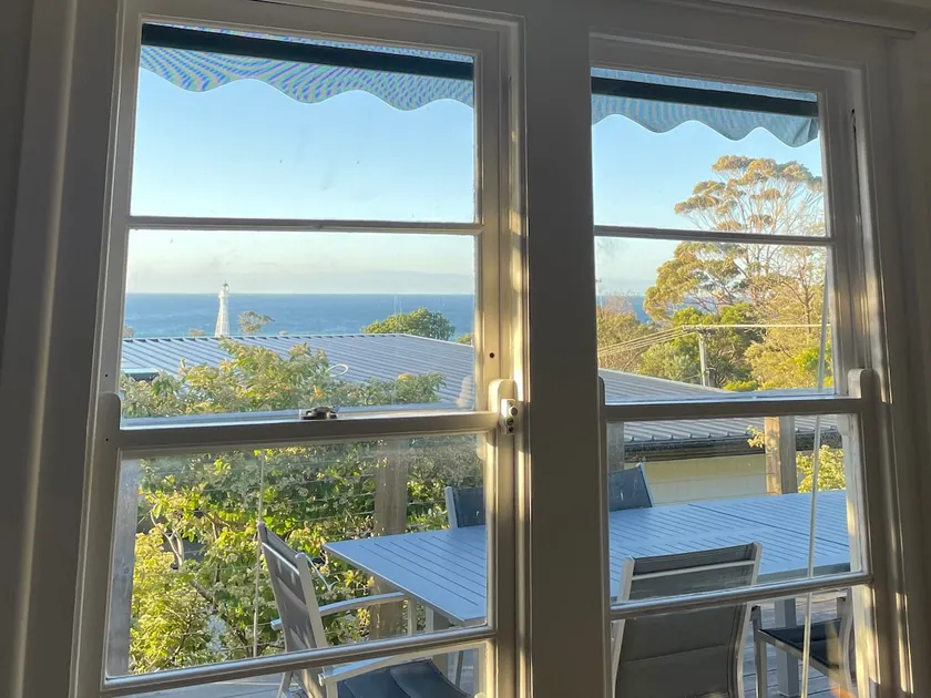 McCrae: 2 storey home, walk to beach + bay views - Image 1
