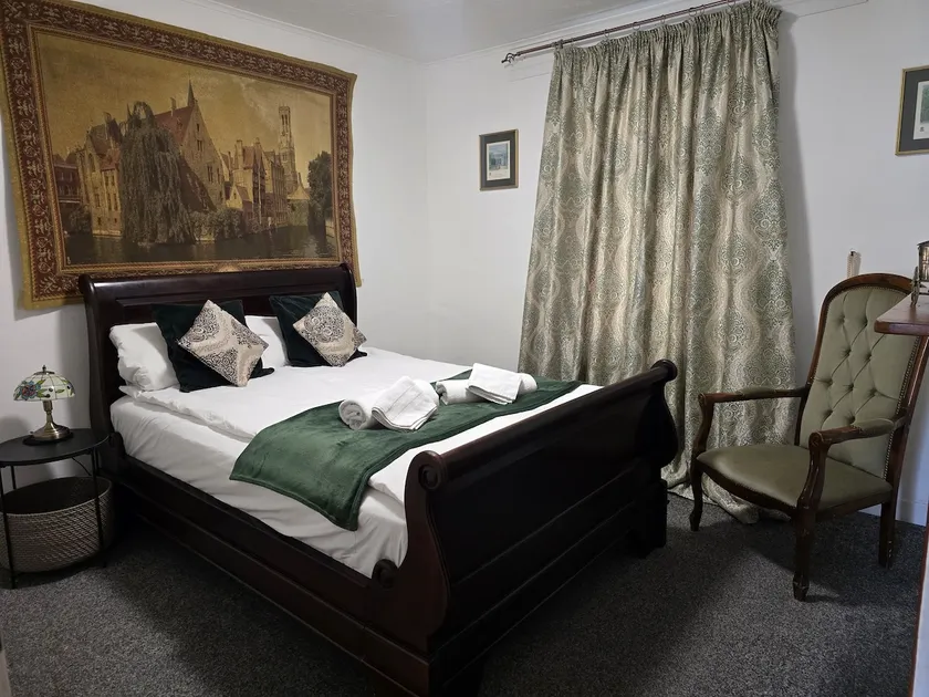 Cute Cottage in Egham Heathrow- 7 Guests 3 bedrooms - Image 1