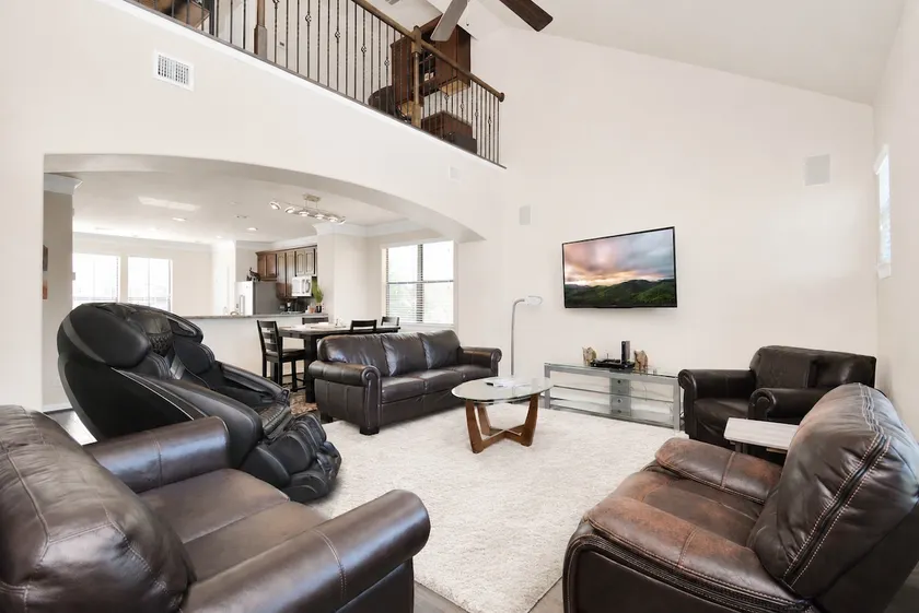 Gated Retreat: Med Center/City View-Massage Chair - Image 1