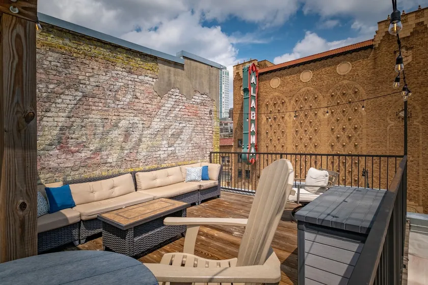 Luxury Penthouse Loft with Private Rooftop Deck - Image 1