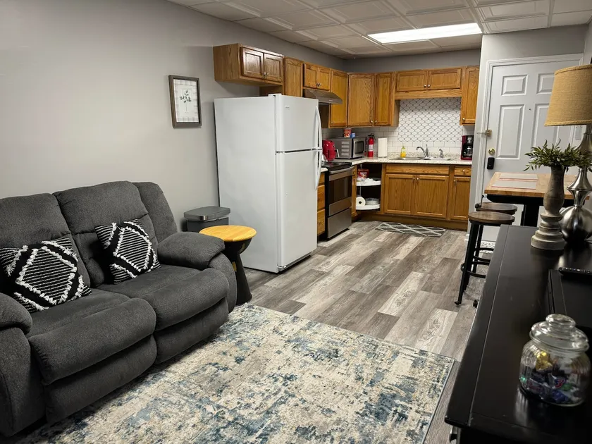 Business or Pleasure, stay in Clifton, TN - Image 1