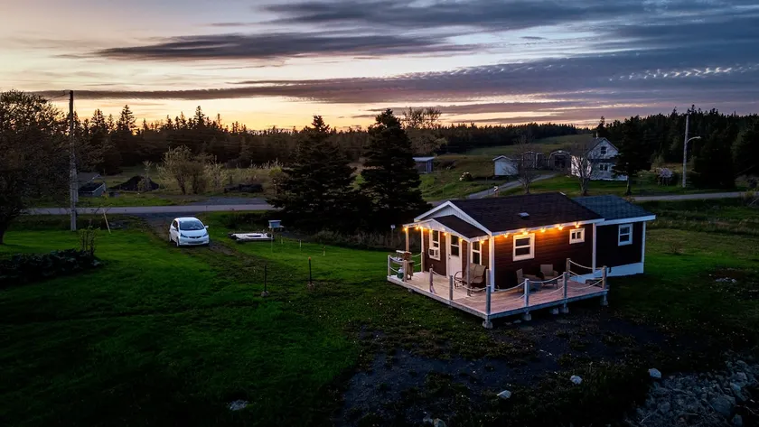 Cottage by the Ocean - Image 1