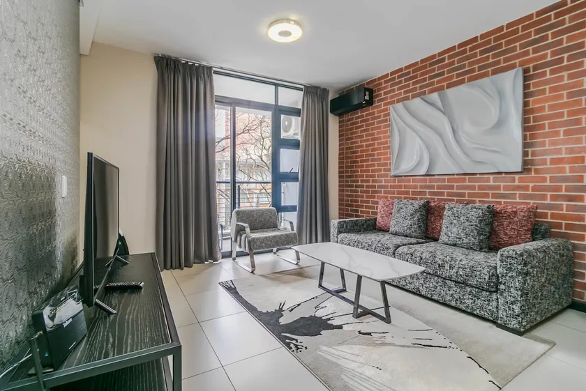 Stylish Rosebank Vantage Family - Image 1