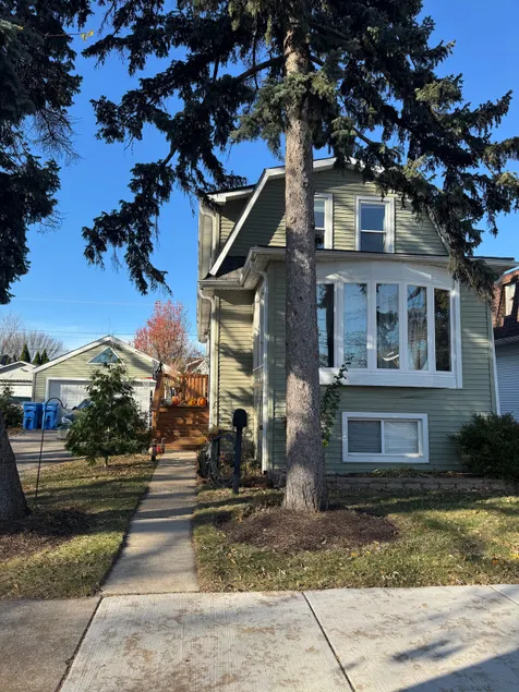 Chicago Home with Sauna & Hot Tub - Image 1