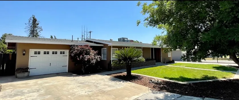 Tulare’s best kept secret with a pool! ~RARE FIND~ - Image 1