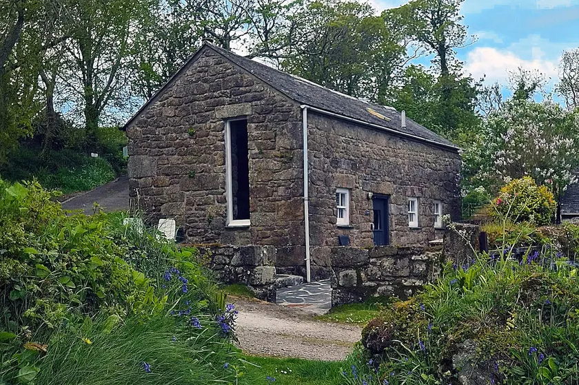 Beautiful Cornish barn in the stunning Lamorna valley with large garden - Image 1