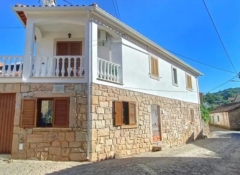 Casa Duas Fontes - Image 1