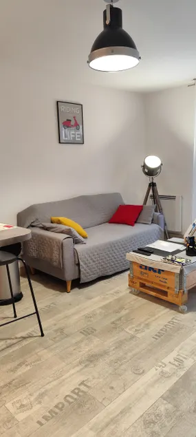 private apartment in detached house - Image 1