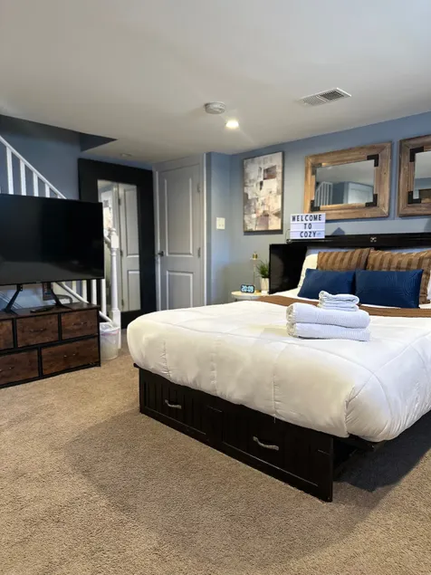 Cozy suite self check-in & free parking in NE DC - Image 1