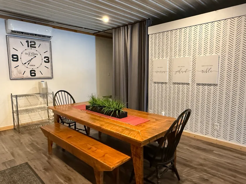 The Shed: Comfortable & Convenient to Everything! - Image 1