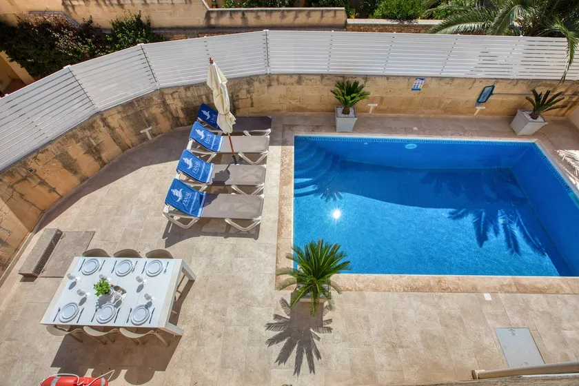 Girardu Holiday Home - Image 1