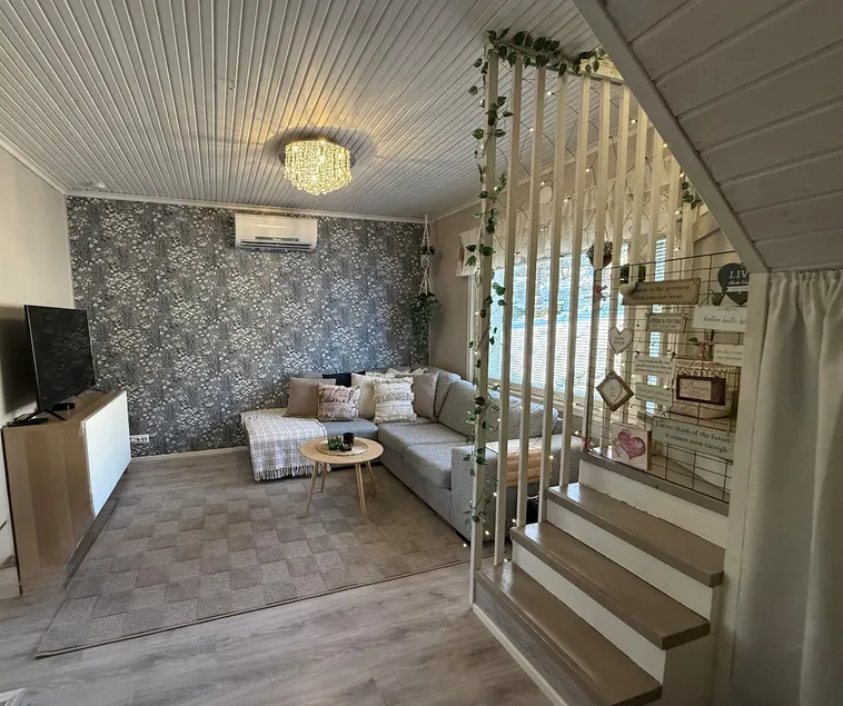 Cozy home with sauna and easy parking - Image 1