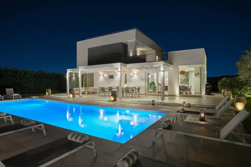 Sariva Villa - Heated Pool, Beach at 50m - Image 1