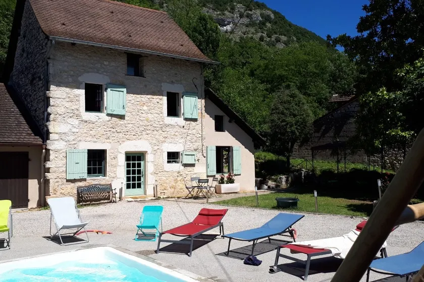 Gîte between vineyards and mountains - Image 1