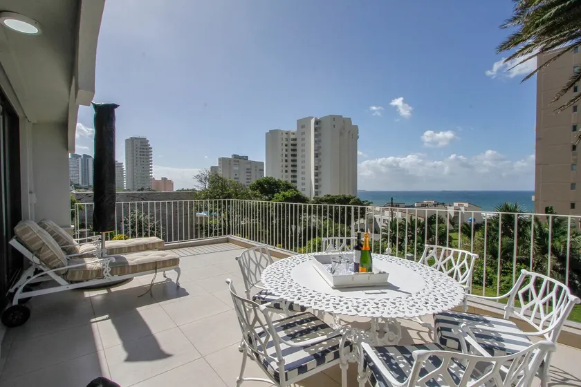 Oceanview 2BR Apt Umhlanga, Pool, Walk to Beach - Image 1