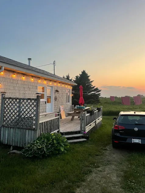Charming with waterfront view. Pets welcome! - Image 1