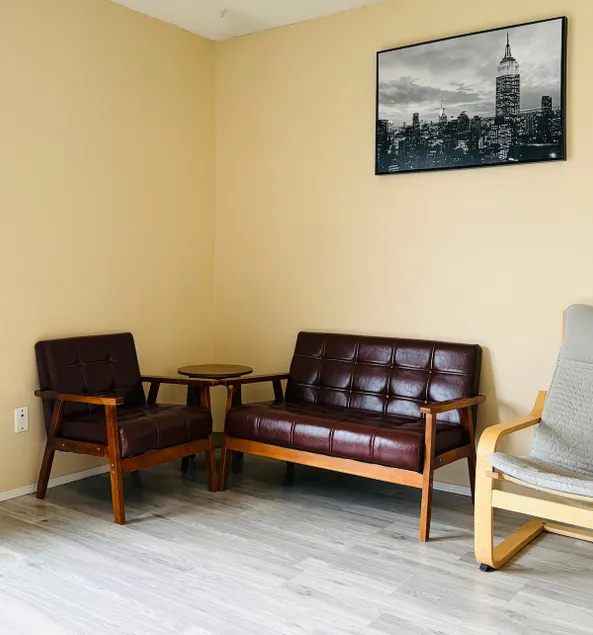 Great location/home in NW Calgary/close downtown - Image 1