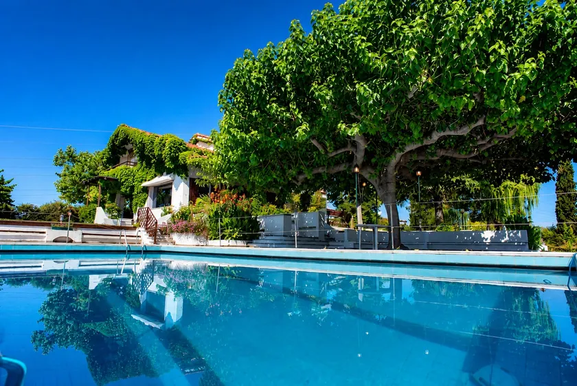 Olympus Breeze Luxury Pool Villa Up to 22 Guests - Image 1