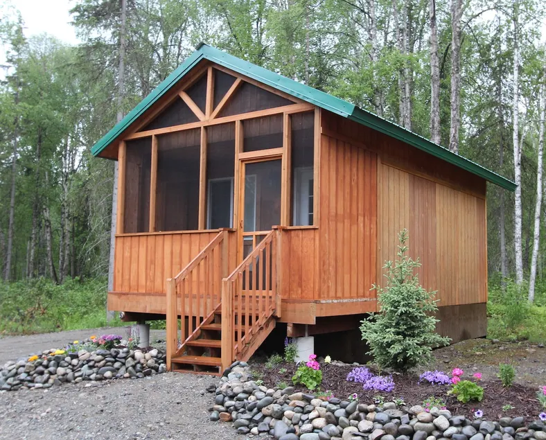 Talkeetna Wilderness Lodge-Studio Cabin 3–King Bed - Image 1