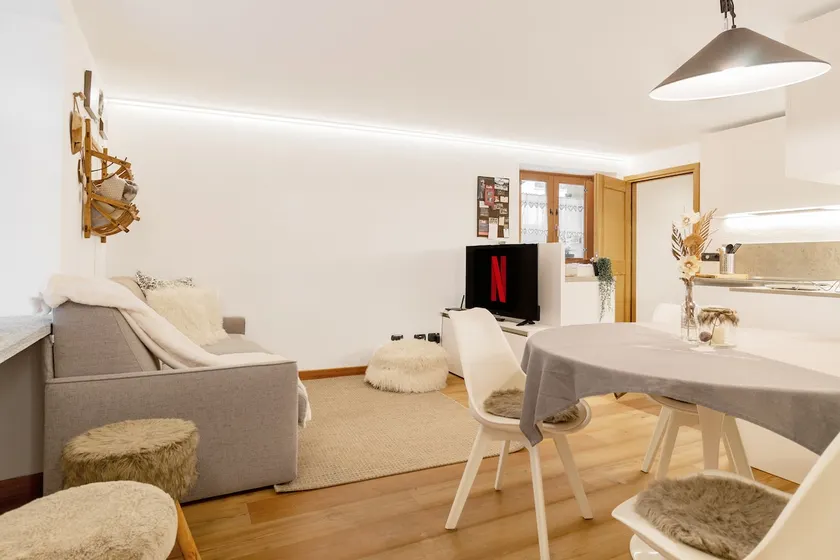 NEW Alpe Veille, Chalet Centro La Thuile 2 Bagni e Garage Privato - Image 1