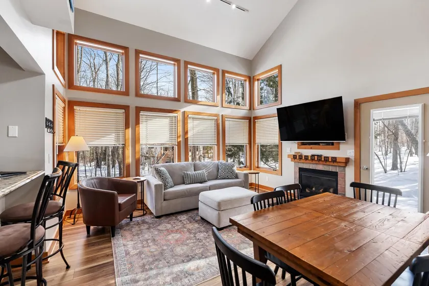See you this Summer! Located on Court, sleeps 15 - Image 1